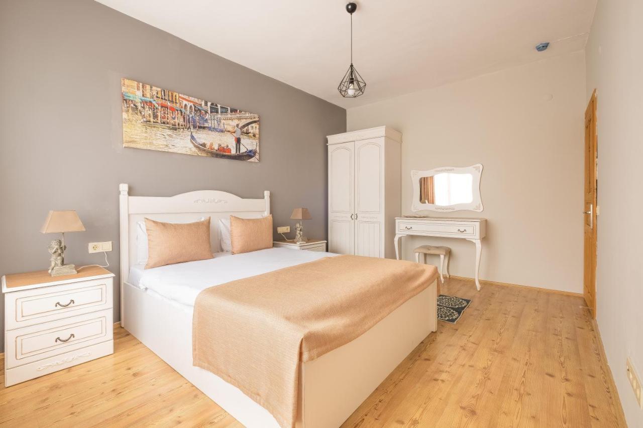 Old Town Deluxe Flats Aparthotel Анталия Екстериор снимка
